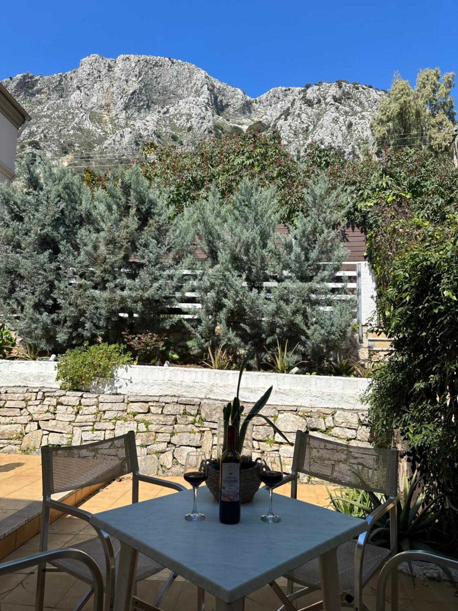 Vladimiros Apartments Barbati Exterior foto